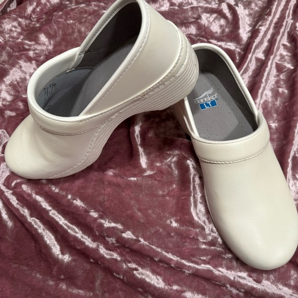 Dansko LT Pro Clogs - Bright White - Size 39 - US 7.5/8 - Picture 3 of 5